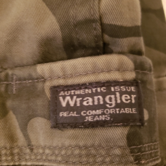 Wrangler Boot cut camo jeans size 40W/30L - Picture 5 of 6